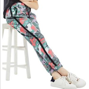 TOPSHOP CAMO joggers